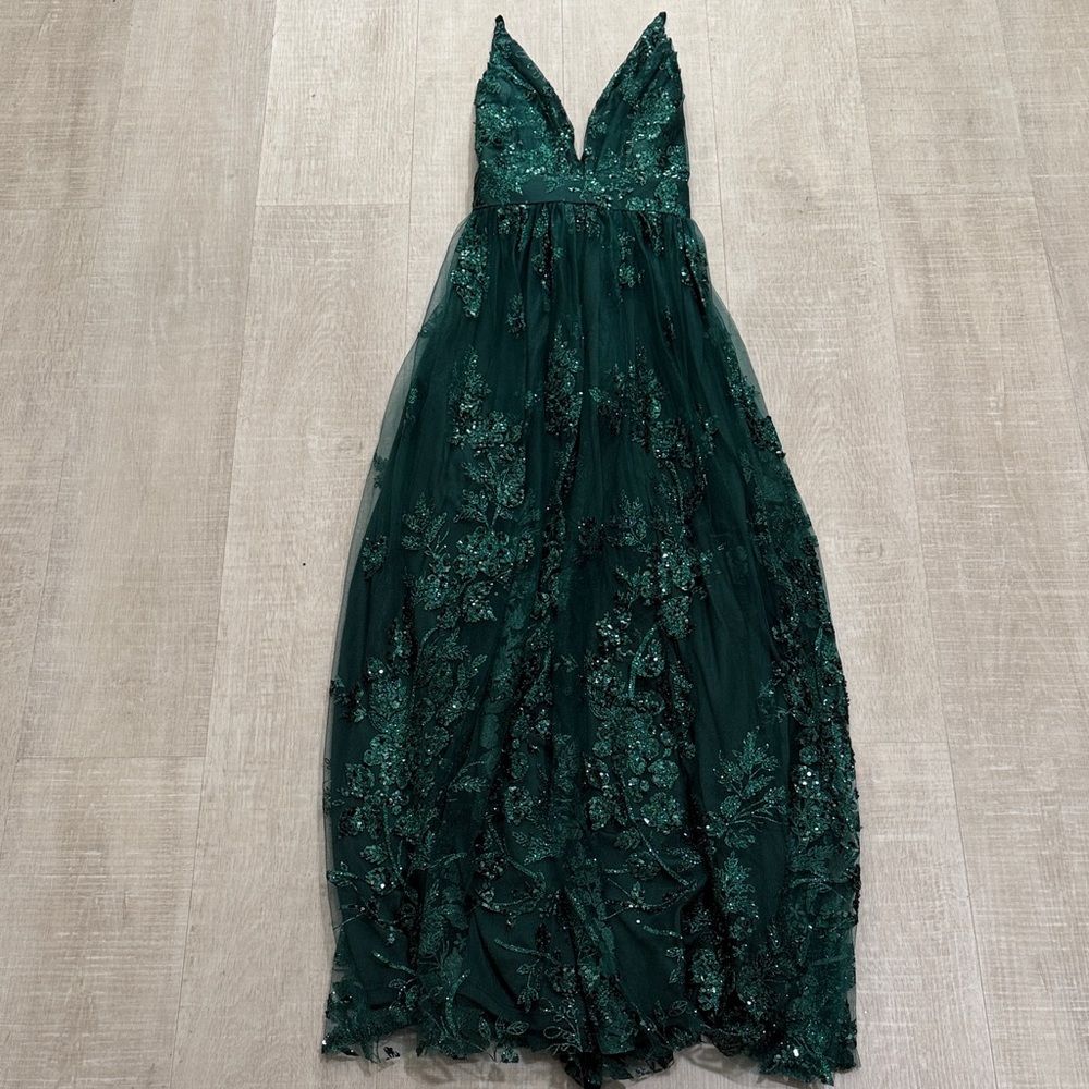Windsor Emerald V-Neck Sequin Lace Prom, Wedding Guest, Gala Dress size- small